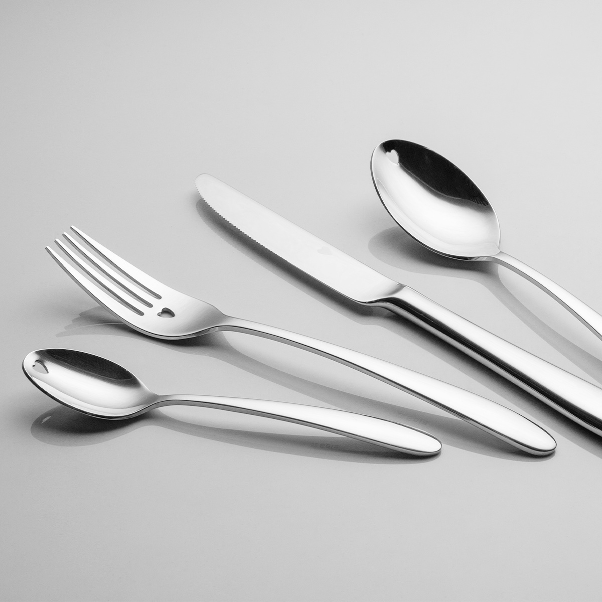 Set di posate con cuoricino 54 pezzi — Alpha