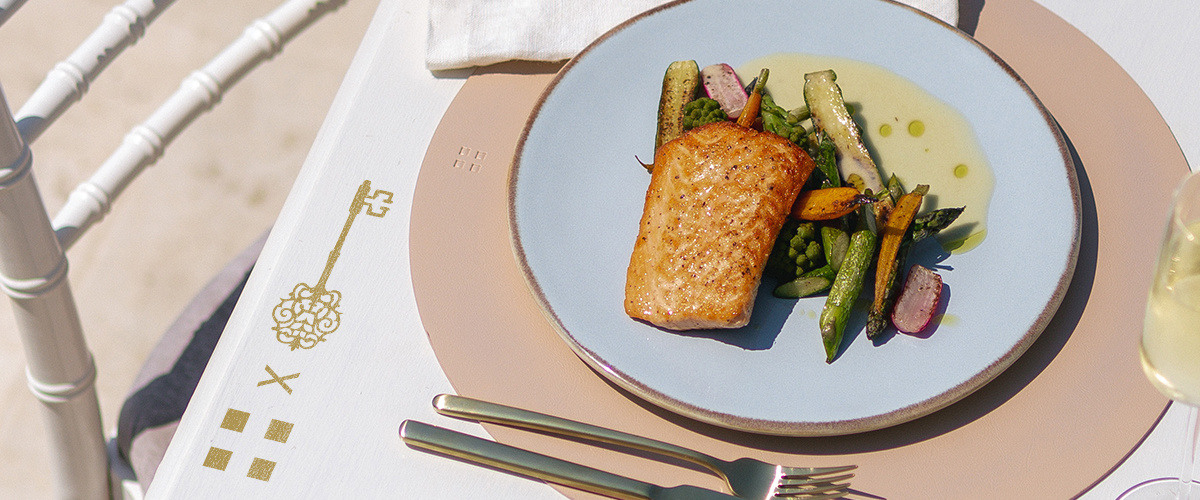 Salmone succoso con verdure grigliate 